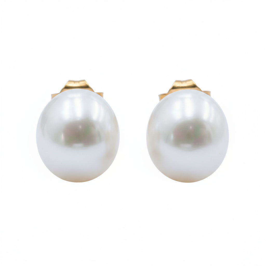 Classic Pearl Studs
